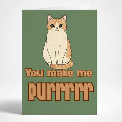 Зелена любовна картичка на английски език с илюстрация на сладка оранжево-бяла котка и закачлив надпис You make me purrrrr.